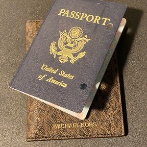 Brand New Michael Kors Passport Case w Six Credit Card Slots and Clear ID Holder